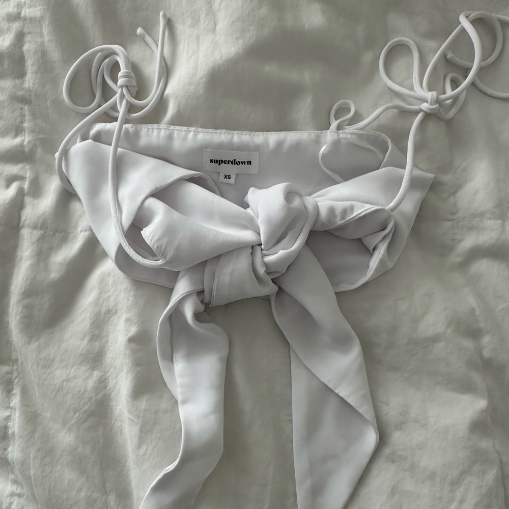 Superdown White Tie-Front Crop Top